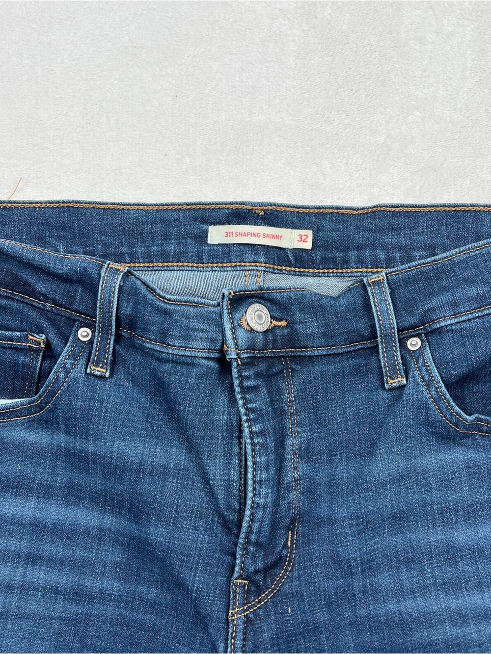 Levi’s 311 Shaping Skinny Jeans Women’s Size 32 Dark Wash Stretch Denim - Picture 2 of 3